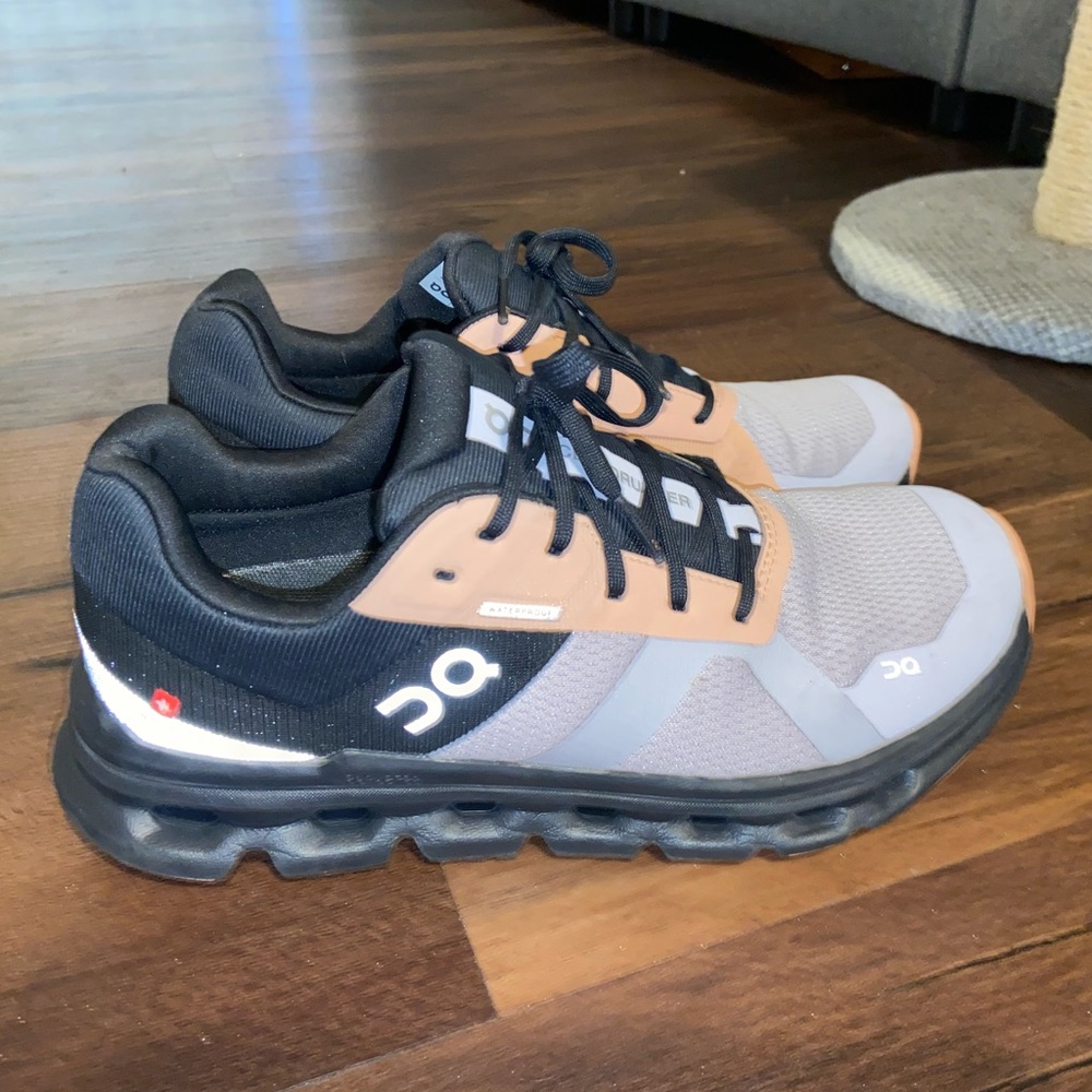 On Cloud 5 women’s shoes size 7.5 excellent condition